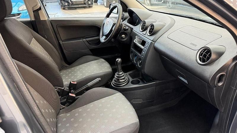 Gebraucht Ford Fiesta 69 PS (50 kW) 2006 Grau Kleinwagen