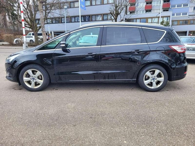 Gebraucht Ford S-MAX Titanium 179 PS (131 kW) 2018 Iridiumschwarz metallic Van / Kleinbus