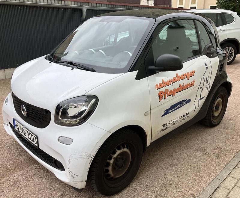 Weiß Gebraucht 2017 Smart ForTwo Coupé Kleinwagen | 3.950 € (Superpreis) - Bild 1/4
