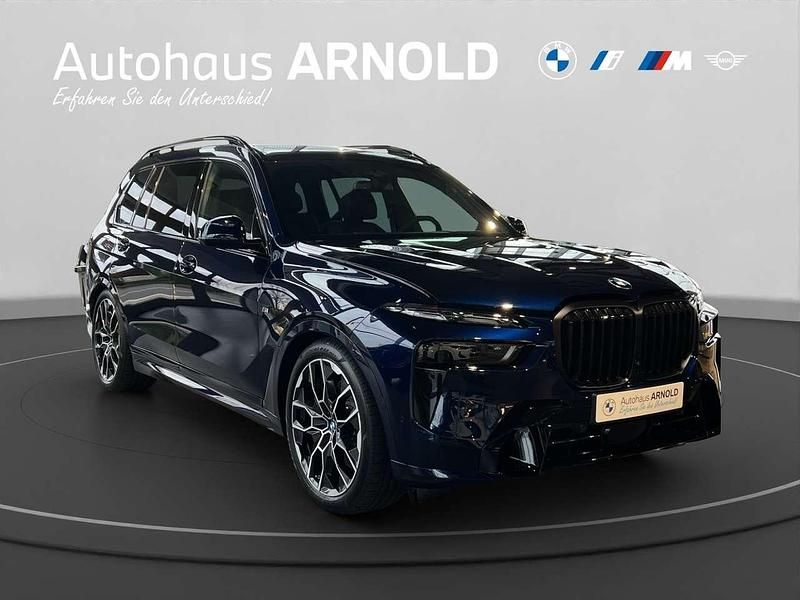 Neu BMW X7 M Sport 352 PS (258 kW) 2026 Blau SUV