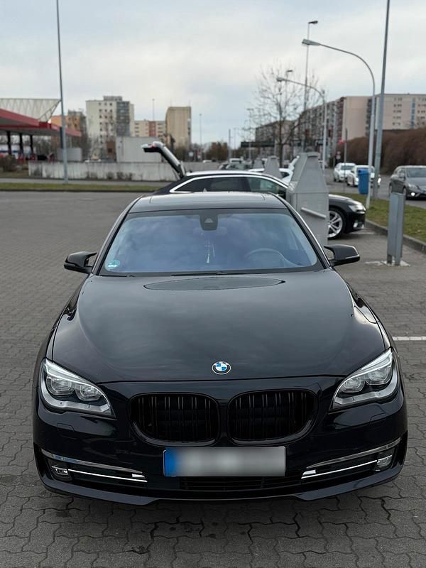 Gebraucht BMW 730L 258 PS (189 kW) 2025 Blau Limousine