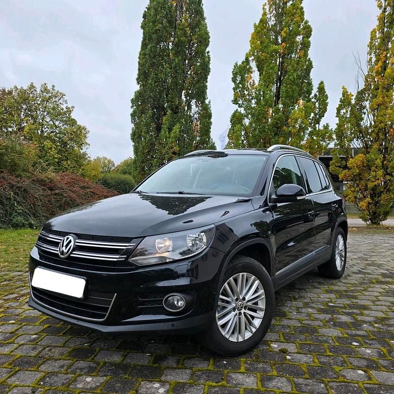 Schwarz Gebraucht 2015 VW Tiguan Cup SUV | 13.800 € (Etwas zu teuer) - Bild 1/4