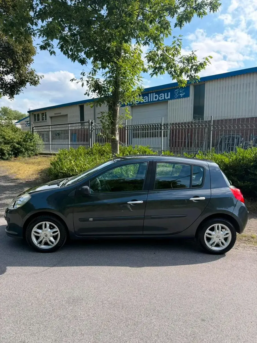 Gebraucht Renault Clio 75 PS (55 kW) 2007 Grau Kleinwagen