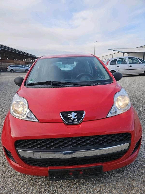 Gebraucht Peugeot 107 68 PS (50 kW) 2010 Rot Kleinwagen