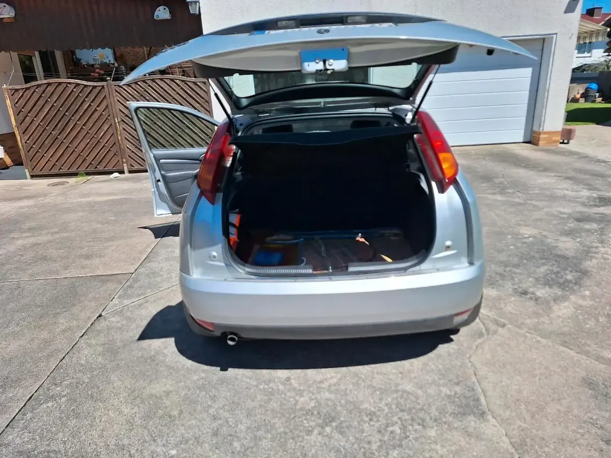 Gebraucht Ford Focus 101 PS (74 kW) 2001 Silber Kleinwagen