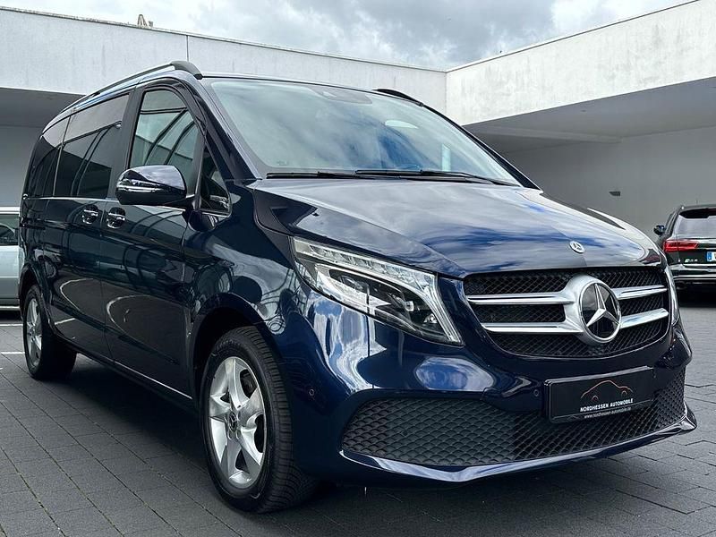 Gebraucht Mercedes V220 Edition 163 PS (119 kW) 2019 Blau Van / Kleinbus