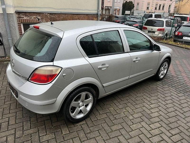 Gebraucht Opel Astra 105 PS (77 kW) 2004 Silber Limousine