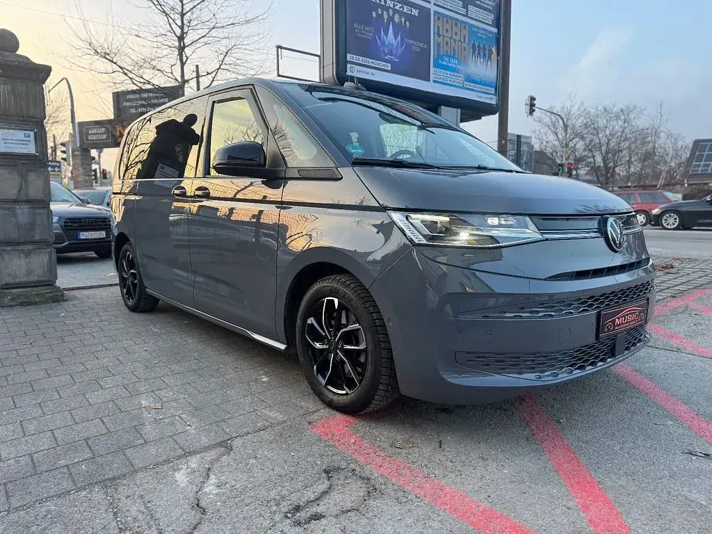 Gebraucht VW Multivan 150 PS (110 kW) 2024 Pure grey Van / Kleinbus