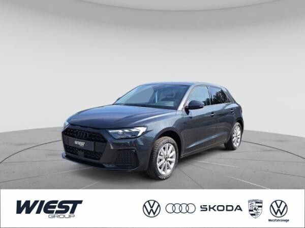 Grau (manhattangrau metallic) Neu 2025 Audi A1 Sportback Advanced Plus Kleinwagen | 27.951 € (Guter Preis) - Bild 1/4