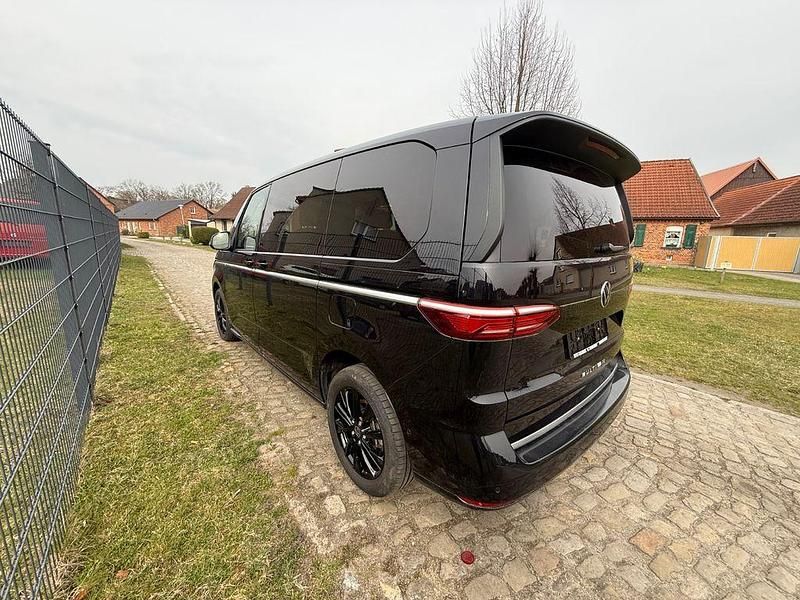Gebraucht VW Multivan Style 150 PS (110 kW) 2025 Schwarz Van