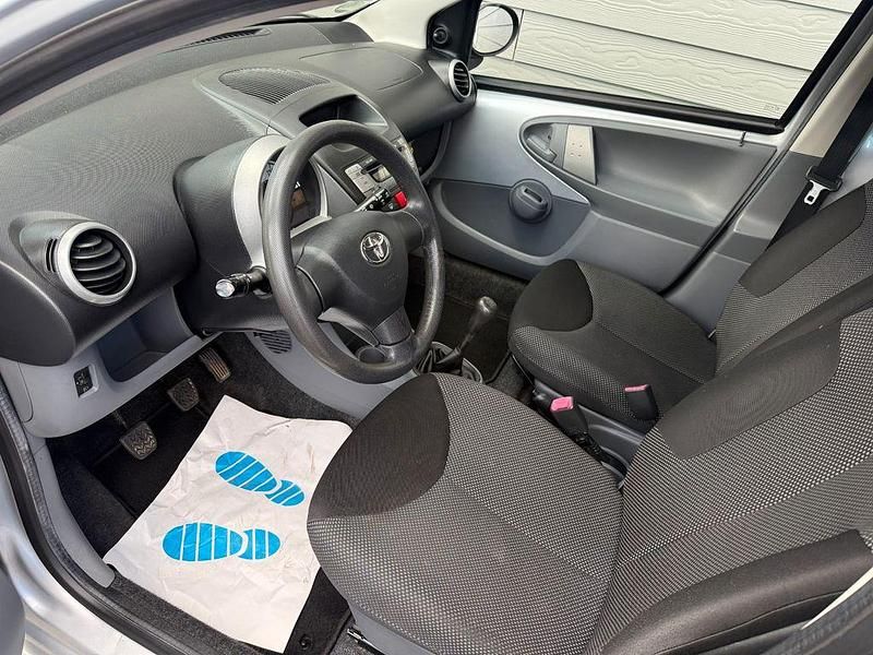 Gebraucht Toyota Aygo Cool 68 PS (50 kW) 2009 Silber Kleinwagen