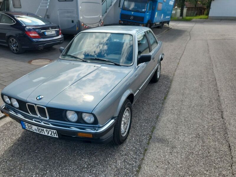 Blau Gebraucht 1985 BMW 316 Coupé | 8.900 € - Bild 1/4