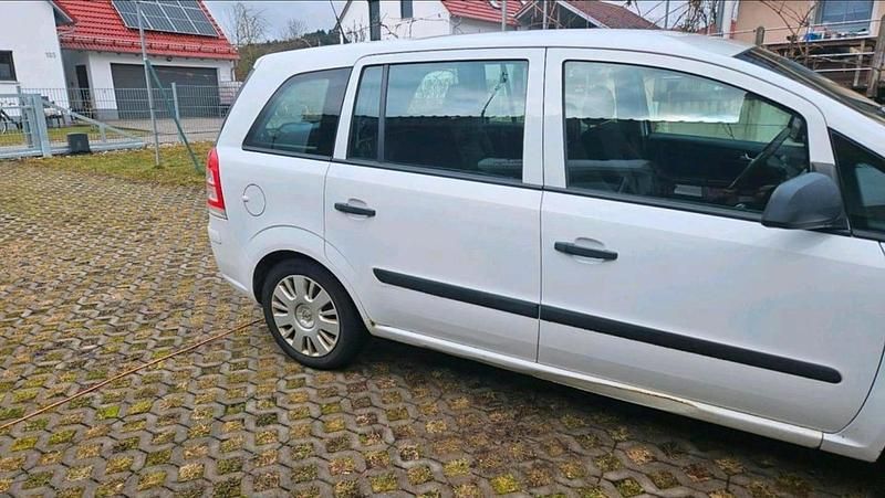 Gebraucht Opel Zafira 115 PS (84 kW) 2011 Weiß Van / Kleinbus