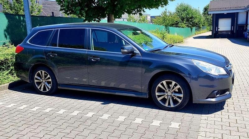 Grau Gebraucht 2014 Subaru Legacy Active Kombi | 9.500 € - Bild 1/4