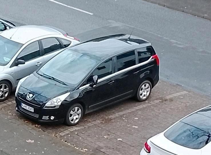 Schwarz Gebraucht 2012 Peugeot 5008 SUV | 4.750 € (Teuer) - Bild 1/4