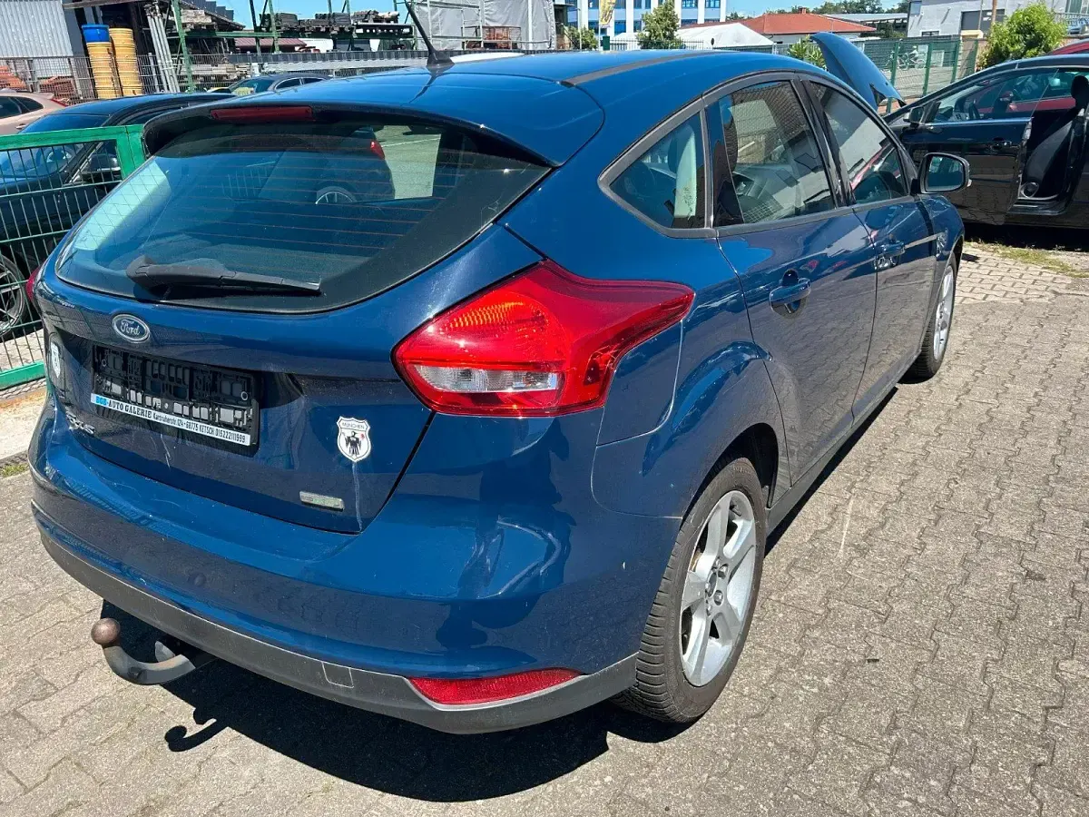 Gebraucht Ford Focus 101 PS (74 kW) 2016 Blau Limousine