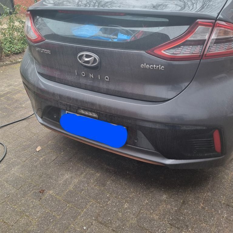 Grau Gebraucht 2019 Hyundai Ioniq Trend Limousine | 11.000 € (Superpreis) - Bild 1/4