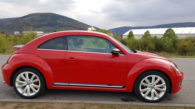 Gebraucht VW Beetle Sport 200 PS (147 kW) 2013 Rot metallic Kleinwagen