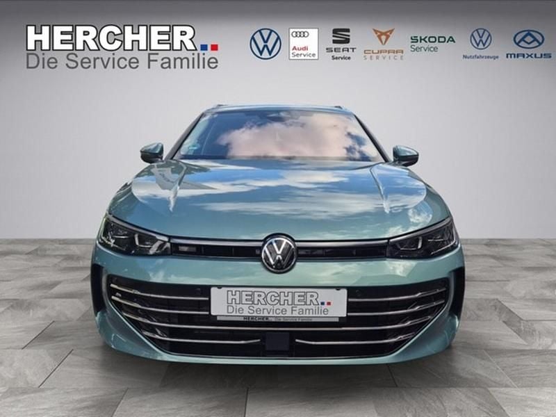 Gebraucht VW Passat Elegance 150 PS (110 kW) 2025 Blau Kombi