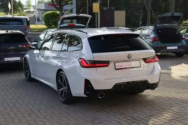 Gebraucht BMW 330 M Sport 245 PS (180 kW) 2023 Weiß Kombi