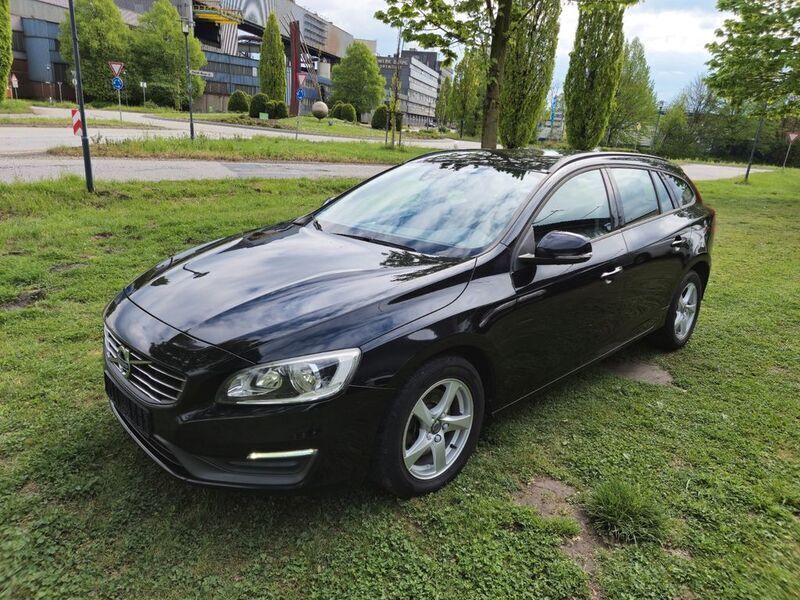 Schwarz Gebraucht 2015 Volvo V60 Kombi | 5.990 € (Superpreis) - Bild 1/4