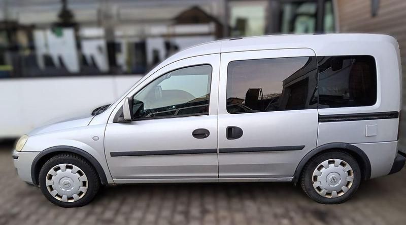 Gebraucht Opel Combo 101 PS (74 kW) 2009 Van / Kleinbus