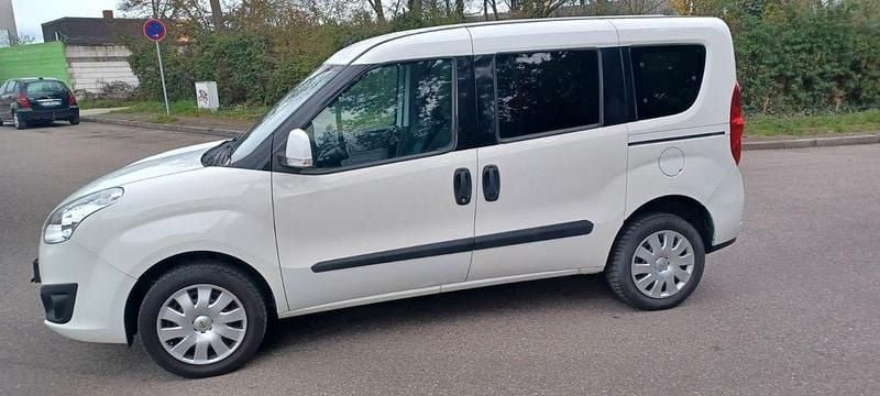 Gebraucht Opel Combo Edition 95 PS (69 kW) 2016 Weiß Van / Kleinbus