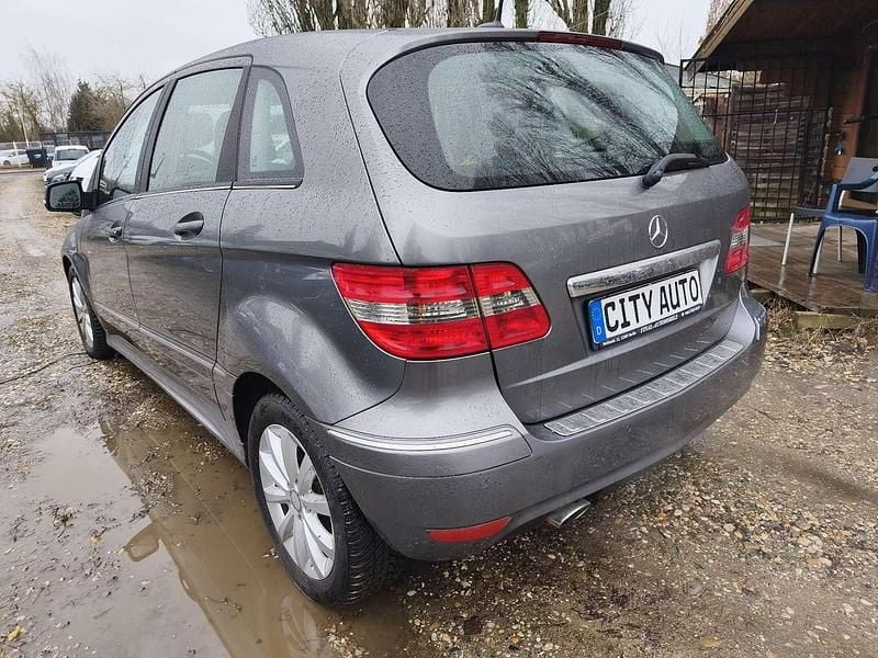 Gebraucht Mercedes B180 109 PS (80 kW) 2009 Mountaingrau  met. Van / Kleinbus