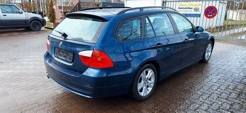 Gebraucht BMW 318 129 PS (94 kW) 2006 Blau Kombi
