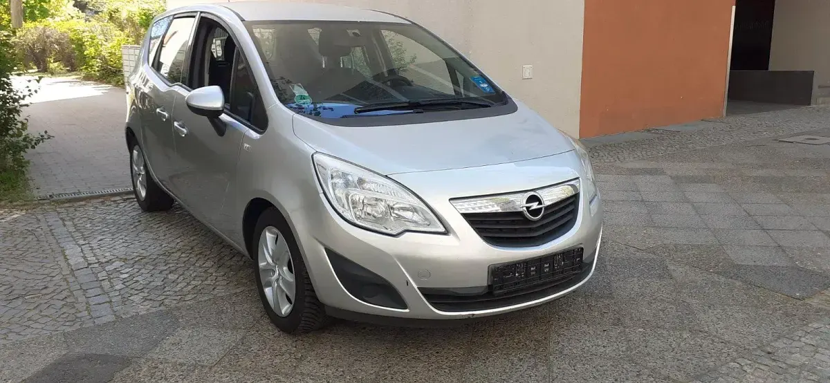 Second-hand Opel Meriva 101 CP (74 kW) 2010 Argintiu Monovolum