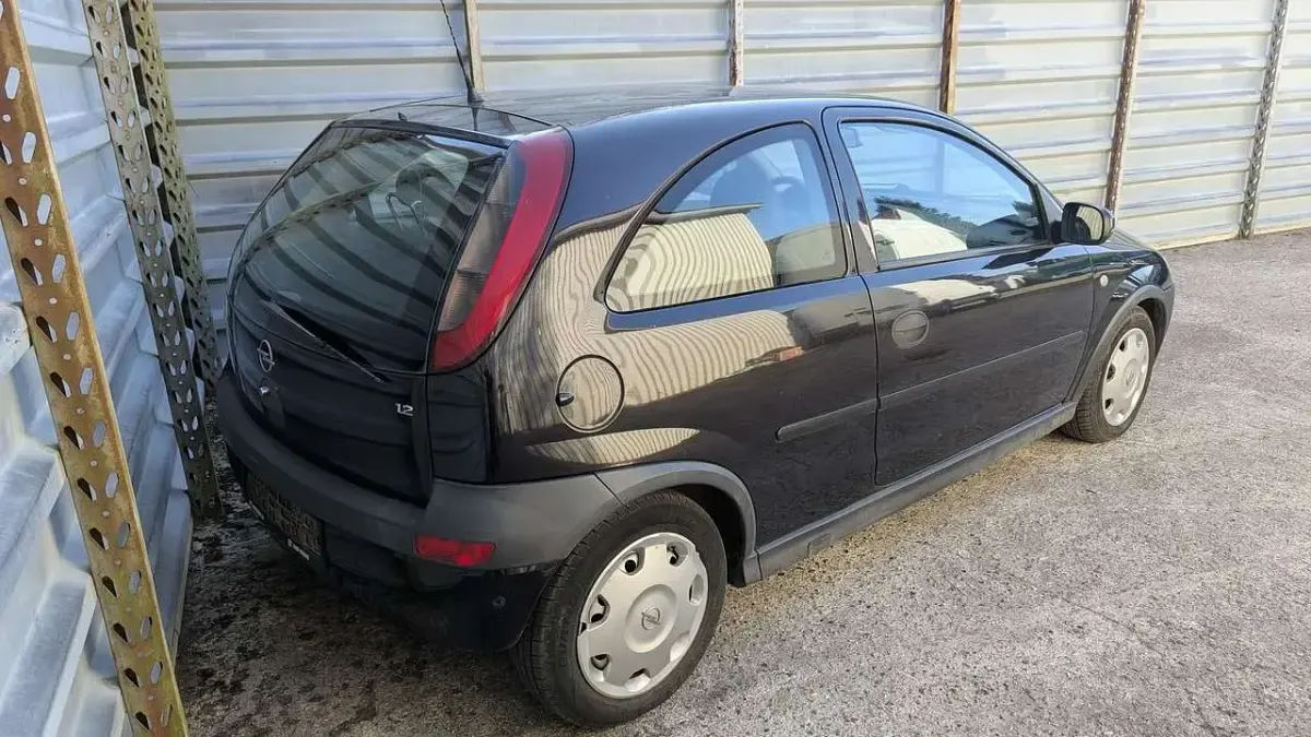 Usata Opel Corsa 75 CV (55 kW) 2002 Nero Utilitaria