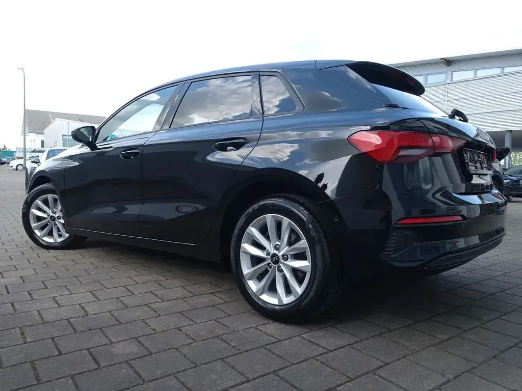 Gebraucht Audi A3 Sport 116 PS (85 kW) 2023 Brillantschwarz Limousine