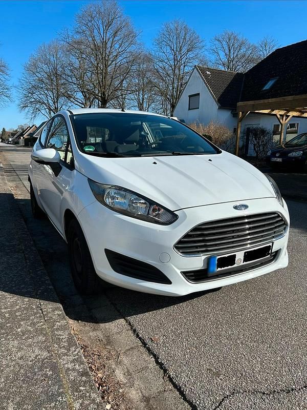 Gebraucht Ford Fiesta 60 PS (44 kW) 2013 Weiß Kleinwagen