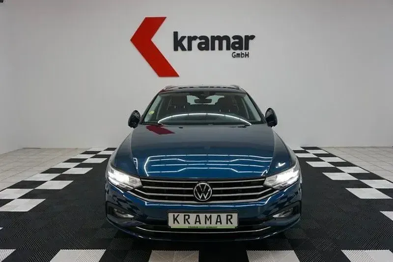 Gebraucht VW Passat 150 PS (110 kW) 2022 Blau Kombi