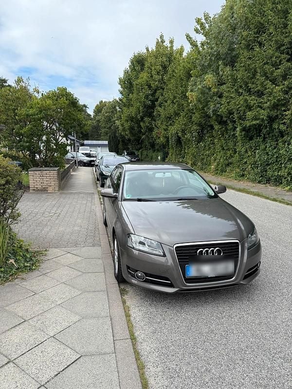 Braun Gebraucht 2011 Audi A3 Kleinwagen | 4.000 € (Guter Preis) - Bild 1/4