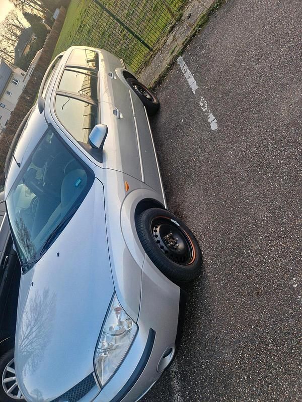 Gebraucht Ford Mondeo 145 PS (106 kW) 2002 Silber Kombi