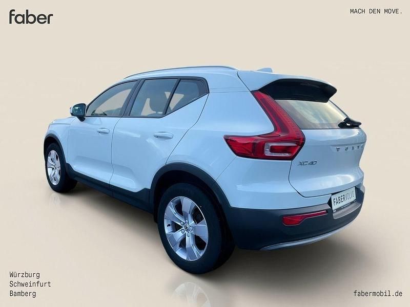 Gebraucht Volvo XC40 Momentum 129 PS (94 kW) 2022 Weiß SUV