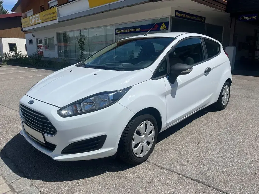Gebraucht Ford Fiesta Ambiente 60 PS (44 kW) 2016 Weiß Kleinwagen