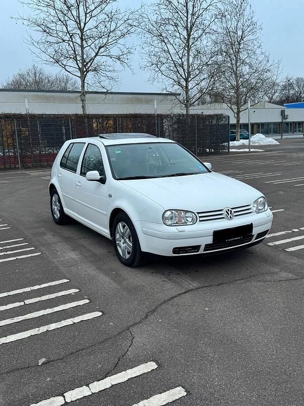 Weiß Gebraucht 2002 VW Golf Limousine | 3.800 € (Fairer Preis) - Bild 1/4