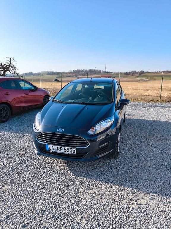 Gebraucht Ford Fiesta 65 PS (47 kW) 2014 Blau Kleinwagen