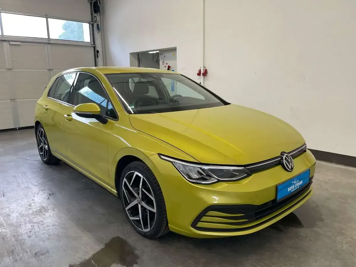 Gebraucht VW Golf VIII Life 150 PS (110 kW) 2020 Gelb Limousine