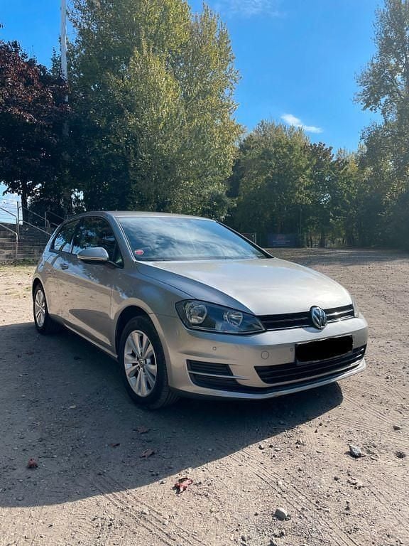 Silber Gebraucht 2013 VW Golf VII Trendline Limousine | 7.500 € (Guter Preis) - Bild 1/4