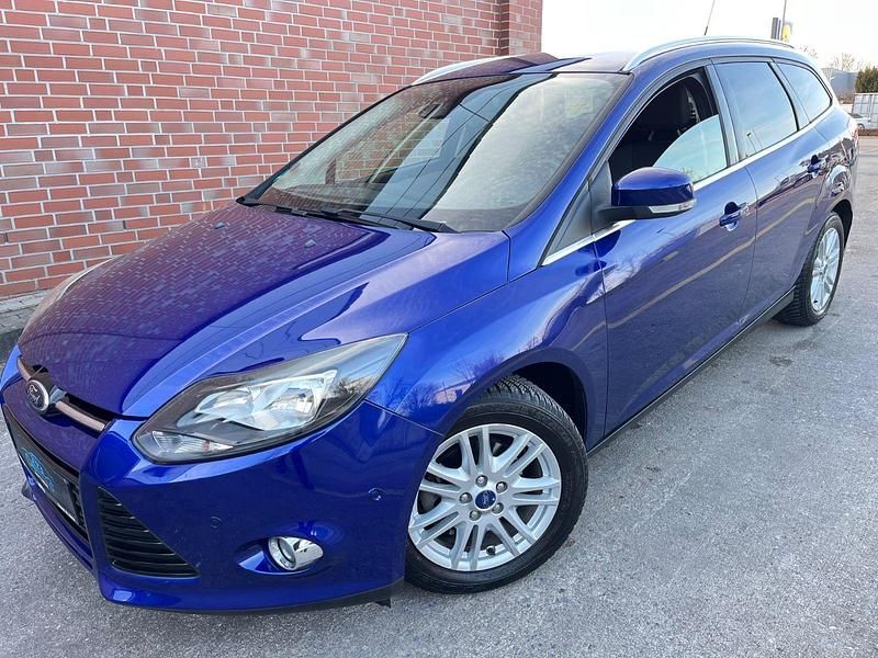 Gebraucht Ford Focus Titanium 125 PS (91 kW) 2014 Blau Kombi