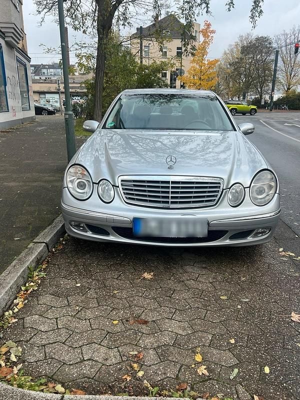 Gebraucht Mercedes E240 177 PS (130 kW) 2003 Silber Limousine