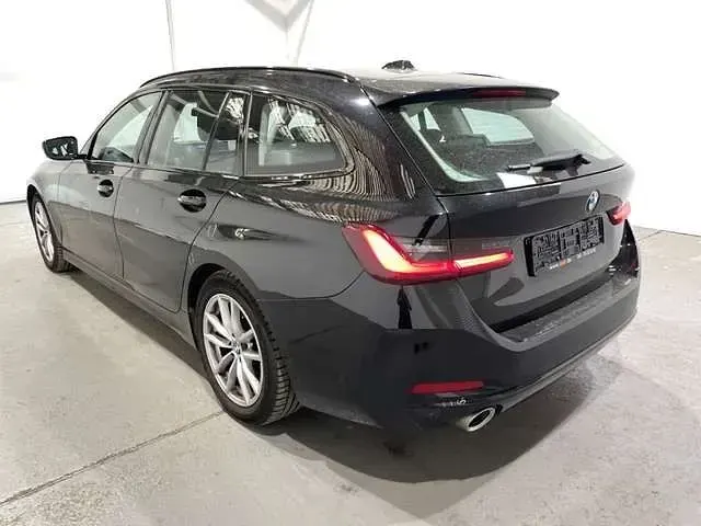 Gebraucht BMW 320 Sport Line 190 PS (139 kW) 2023 Saphirschwarz Kombi