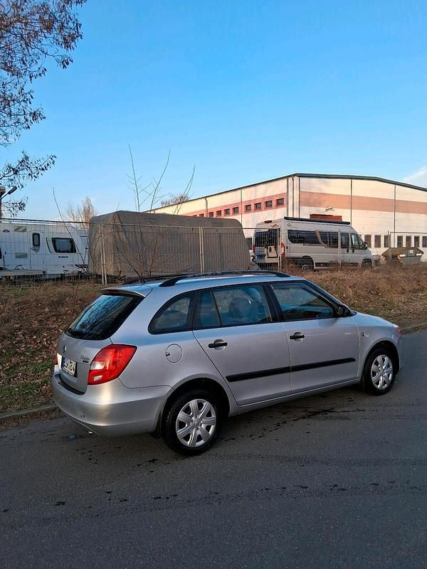 Gebraucht Skoda Fabia 68 PS (50 kW) 2013 Silber Kombi