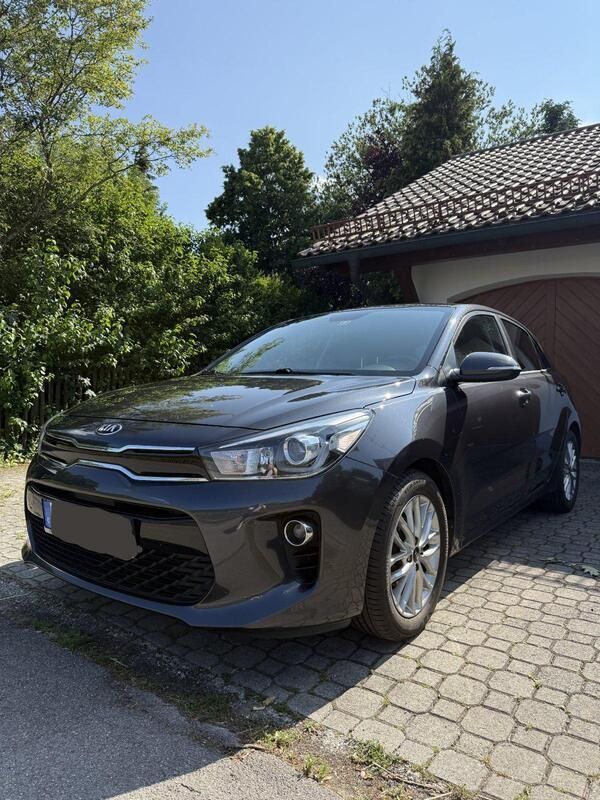 Grau Gebraucht 2018 Kia Rio 2 Kleinwagen | 8.600 € (Fairer Preis) - Bild 1/4