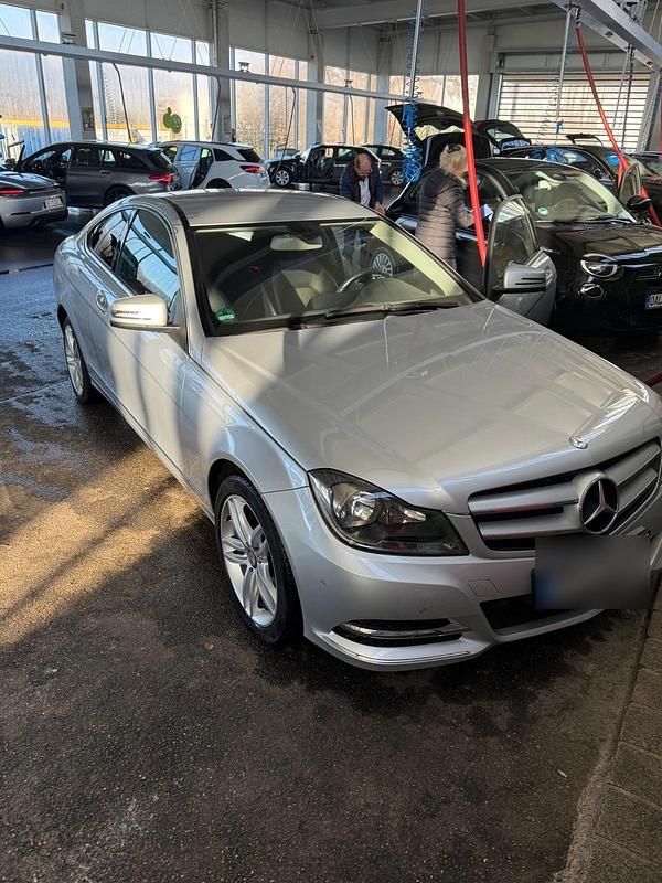 Gebraucht Mercedes C220 177 PS (130 kW) 2012 Silber Coupé