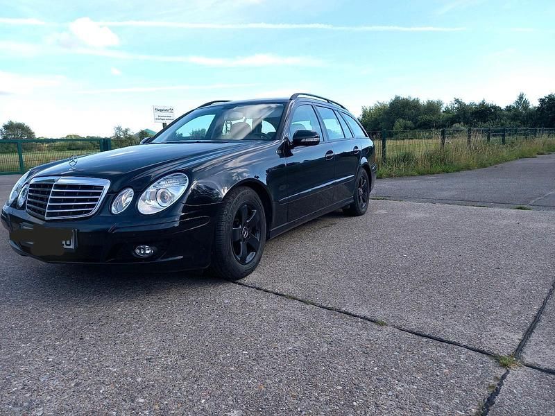 Schwarz Gebraucht 2006 Mercedes 220 Kombi | 6.200 € - Bild 1/4