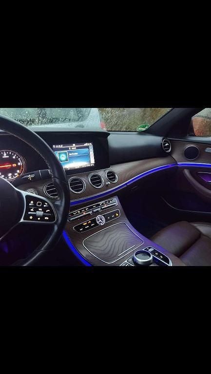 Schwarz Gebraucht 2020 Mercedes E220 Limousine | 14.750 € (Superpreis) - Bild 1/3